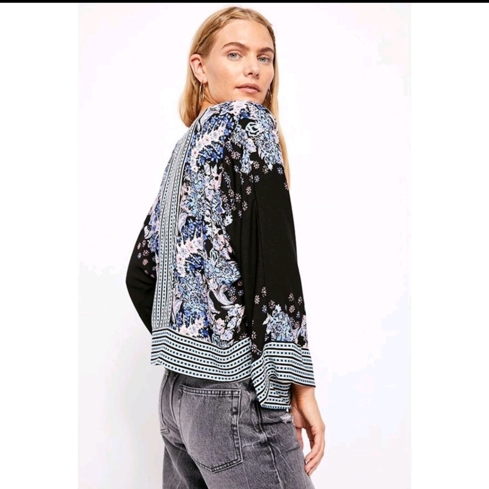 Free People Mix N Match Boho Black Floral V Neck Kimono Style Top Size Small - Picture 3 of 15